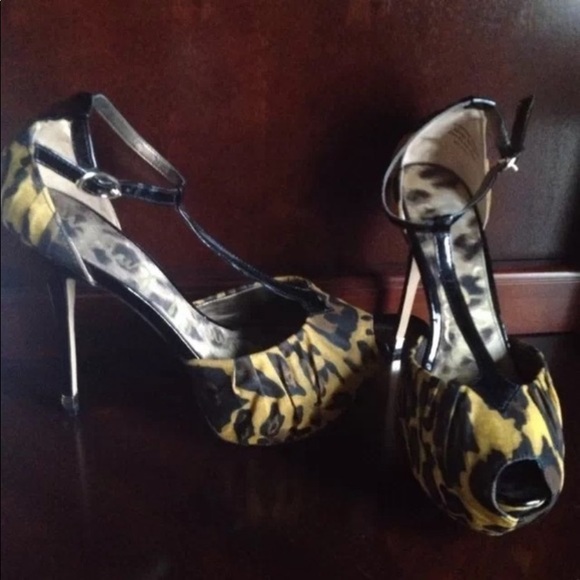 Sam Edelman Leopard Print T-Strap Stilleto - Picture 5 of 8